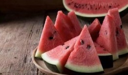 娱乐吃瓜封面如何做的,如何抓住眼球，吸引粉丝